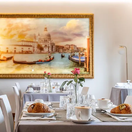 Alojamento de Acomodação e Pequeno-almoço Venice Friends