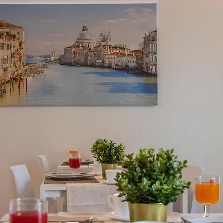 Venice Friends Bed & Breakfast *